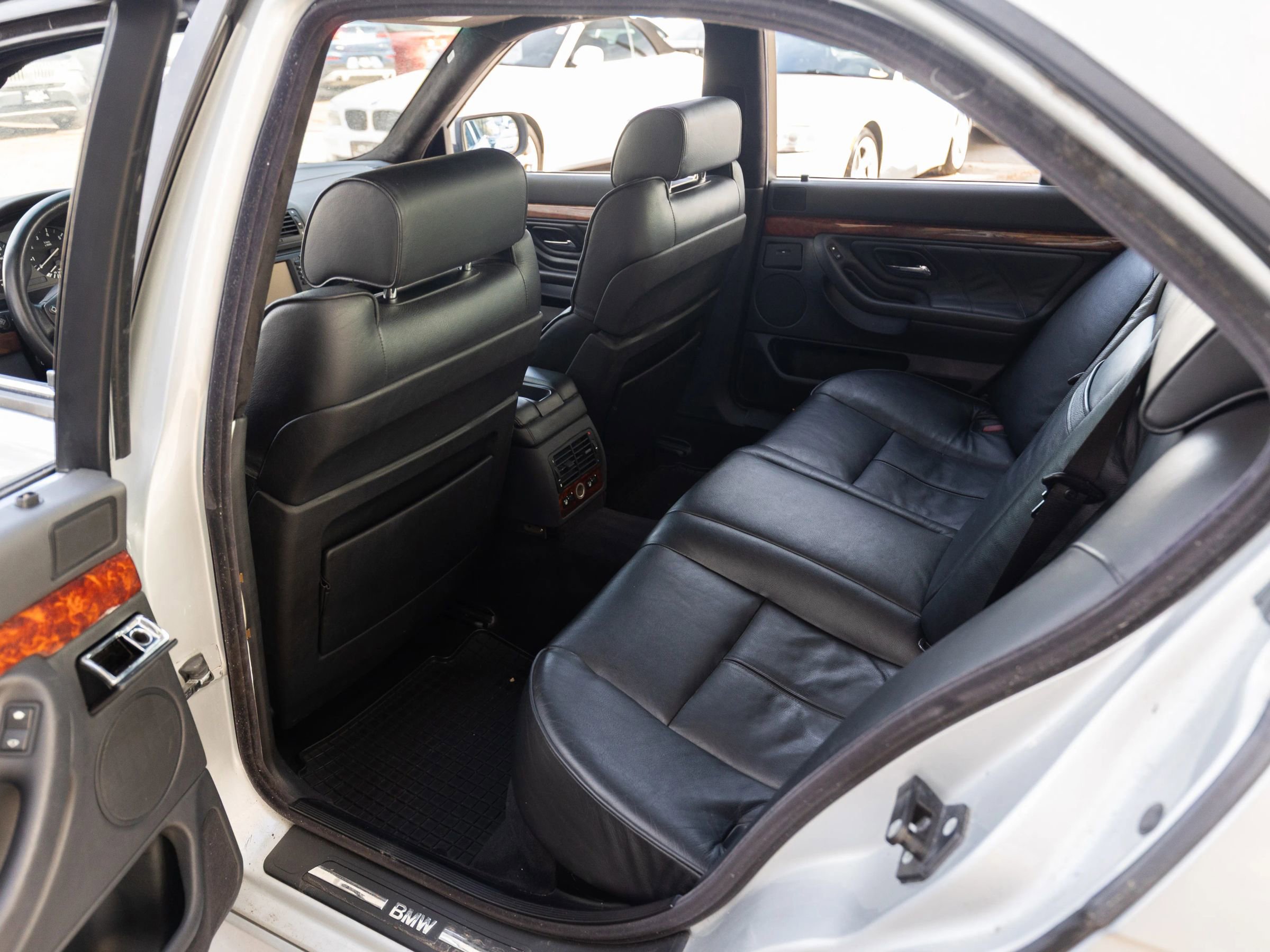 Used 2001 BMW 740i image 23