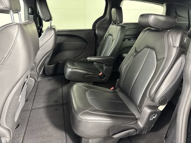 Used 2025 Chrysler Pacifica Select FWD image 21