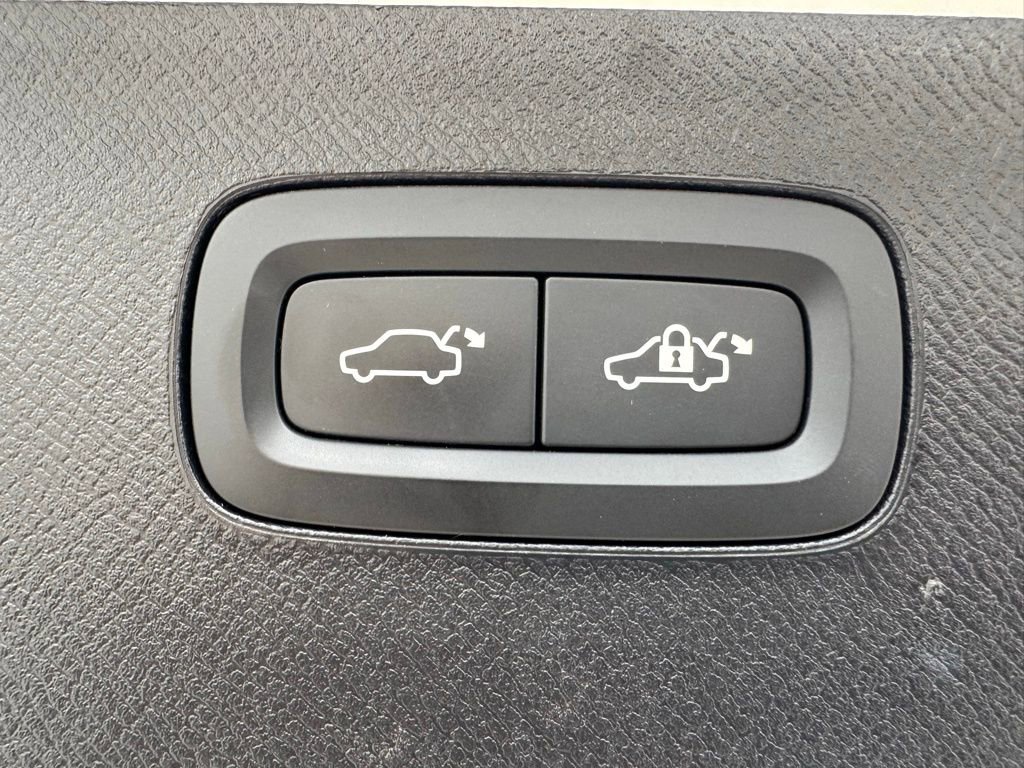 Used 2022 Volvo XC90 T6 Momentum w/ Advanced Package image 35