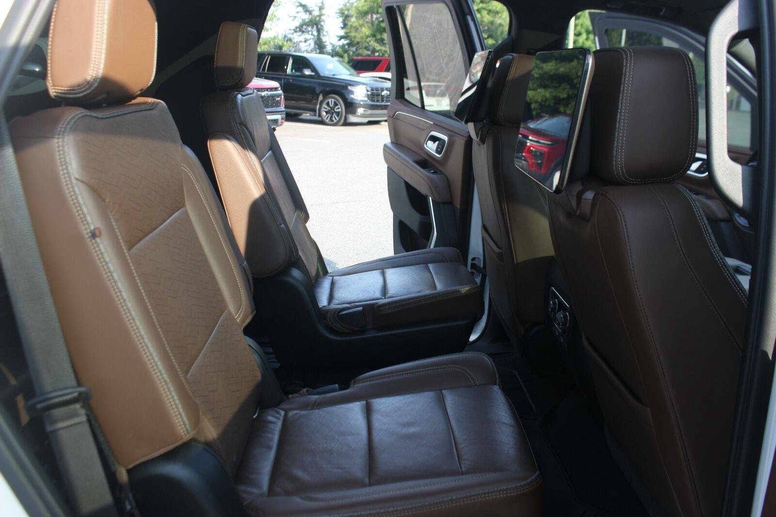 Used 2021 Chevrolet Tahoe High Country w/ Premium Package AWD/4WD image 40
