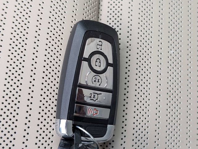 Used 2025 Lincoln Nautilus Reserve image 32