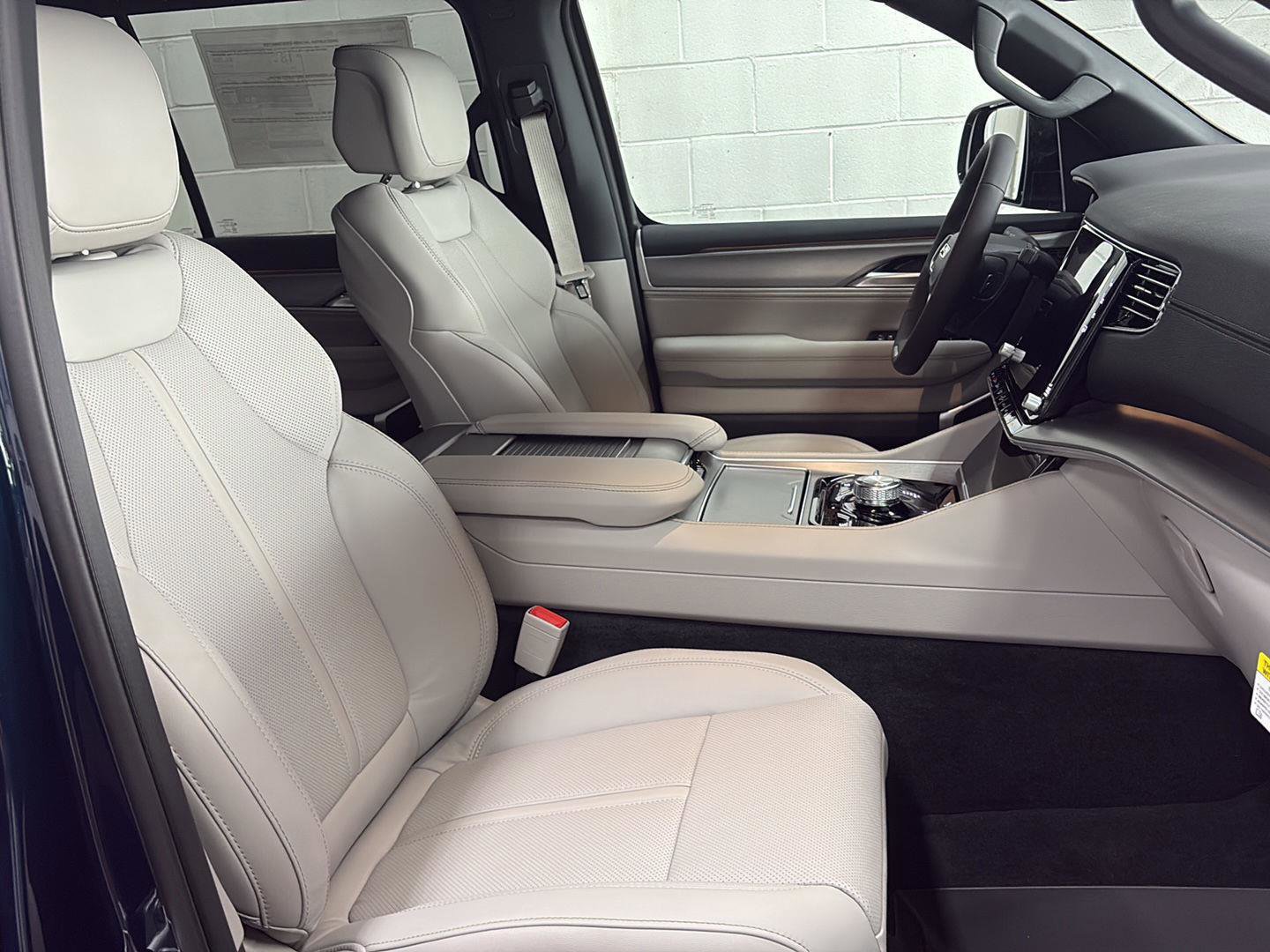 New 2026 Jeep Grand Wagoneer L 4WD w/ Premium Group I image 26