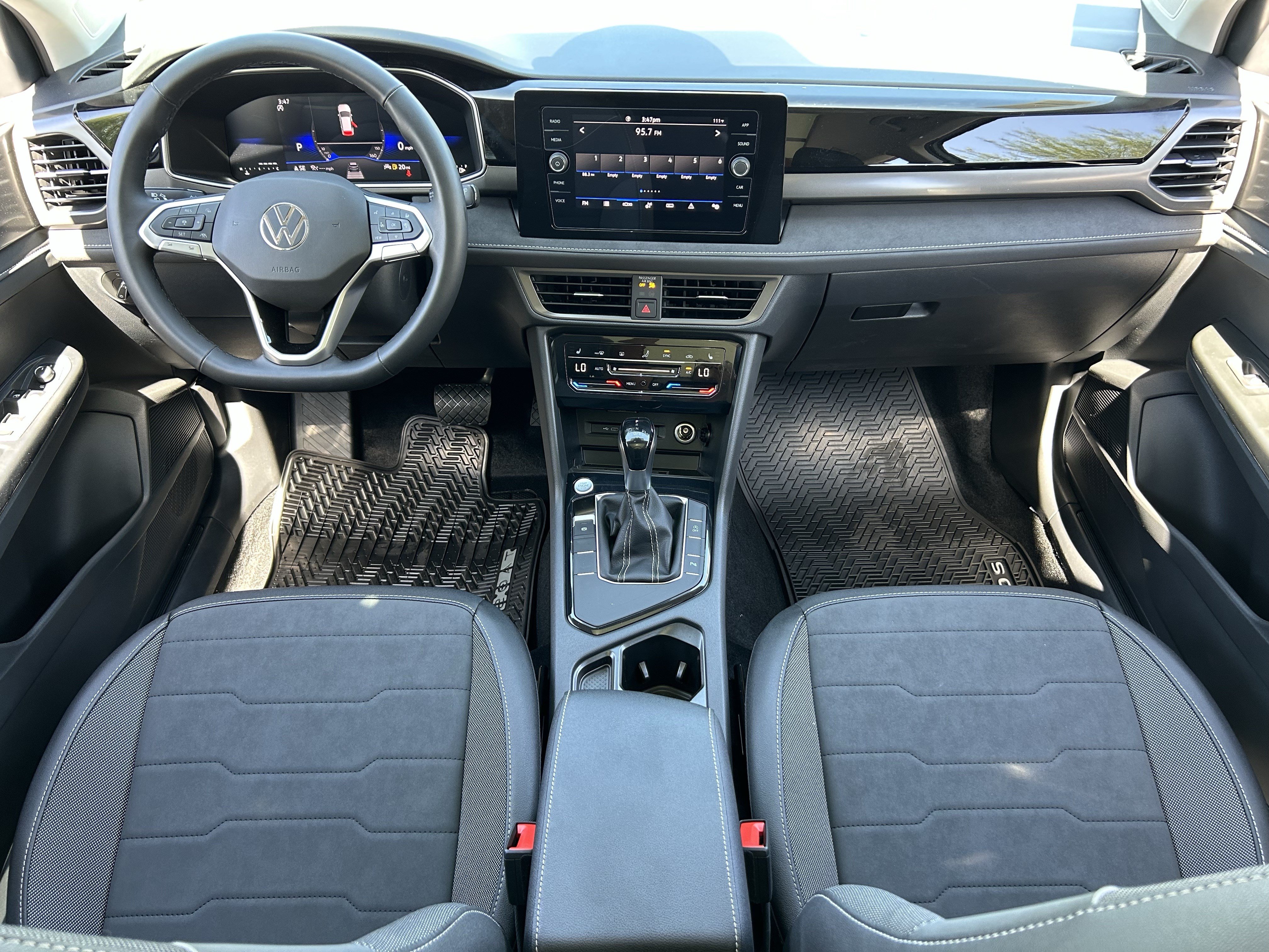 New 2026 Volkswagen Taos SE FWD image 12