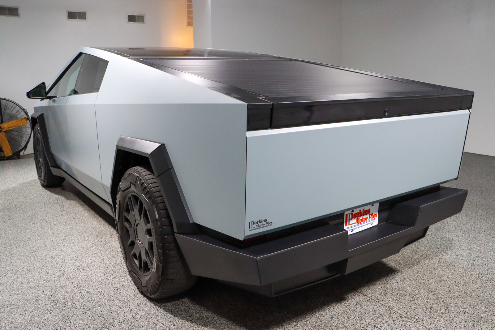 Used 2024 Tesla Cybertruck AWD Crew Cab image 9