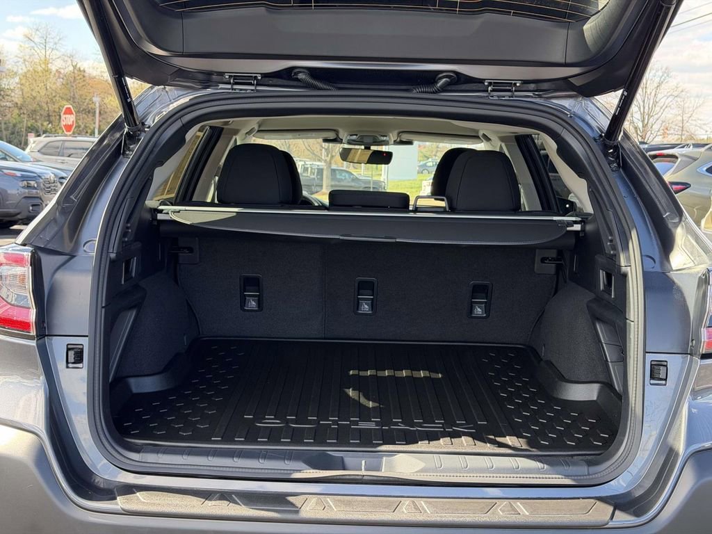 Used 2025 Subaru Outback Premium image 14