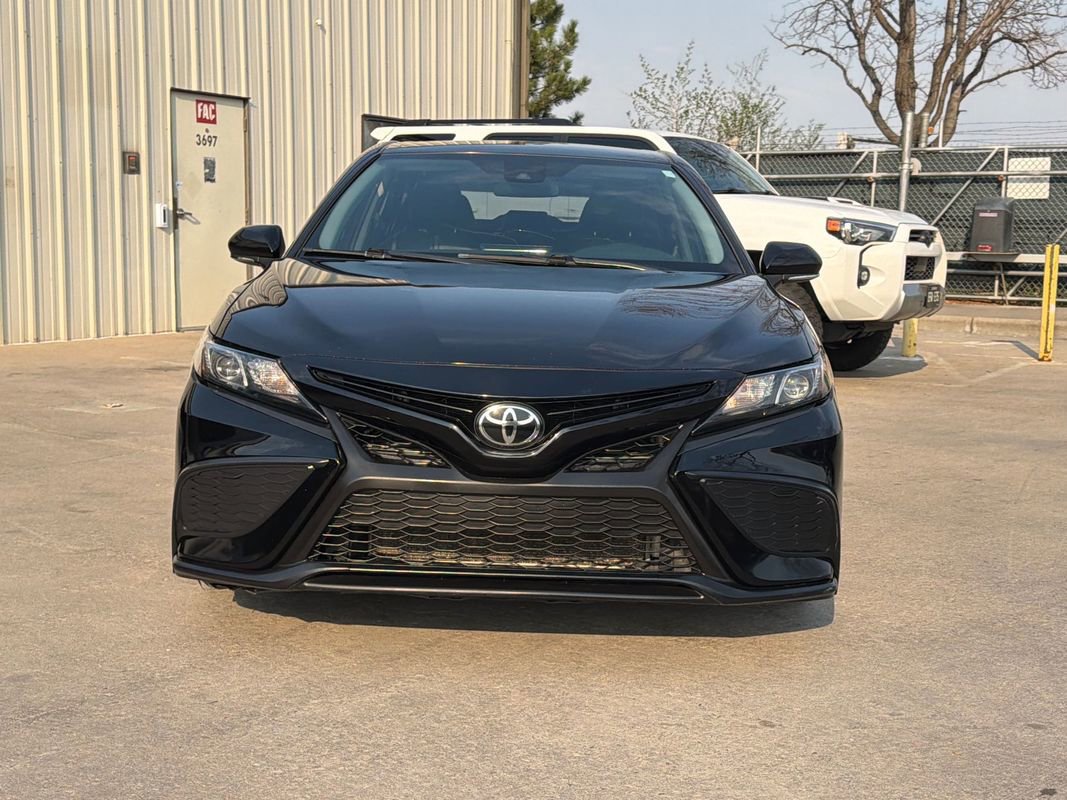 Used 2022 Toyota Camry SE w/ Carpet Mat Package (TMS) image 2