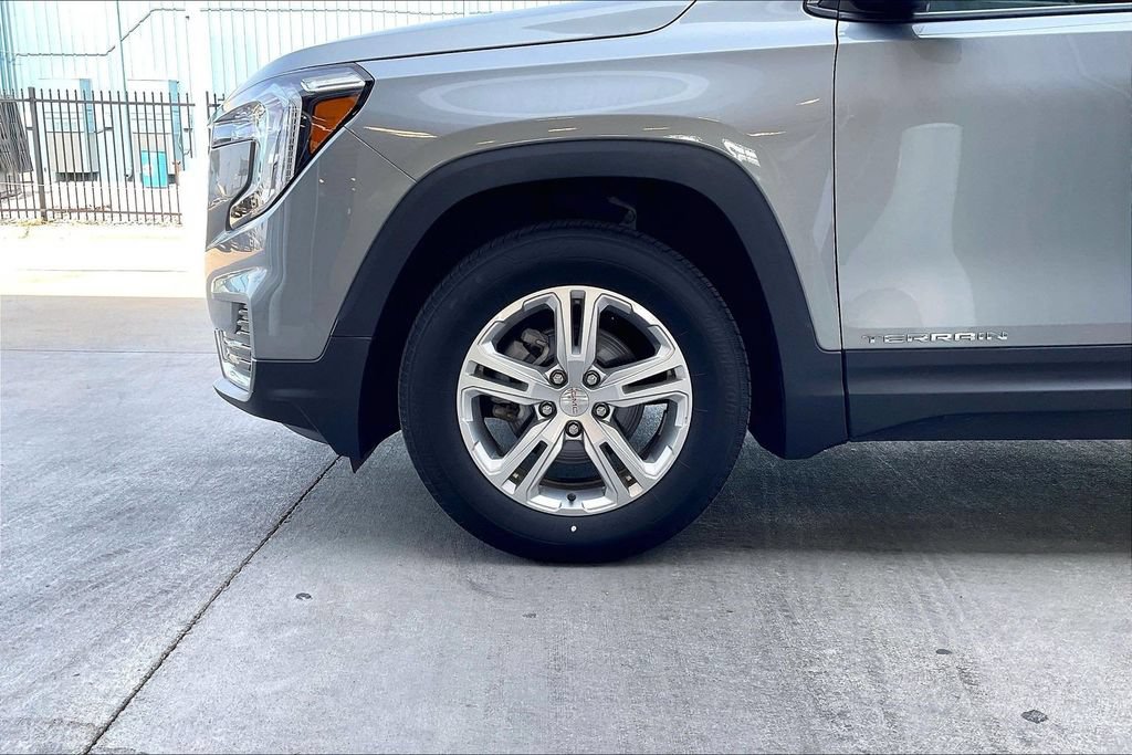 Used 2024 GMC Terrain SLE AWD/4WD image 9