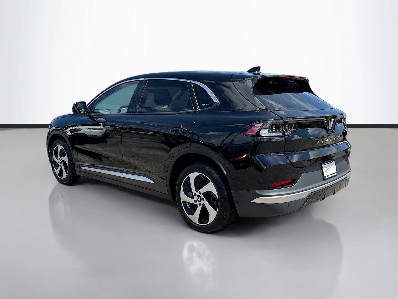 New 2025 VinFast VF 8 Eco AWD/4WD image 5