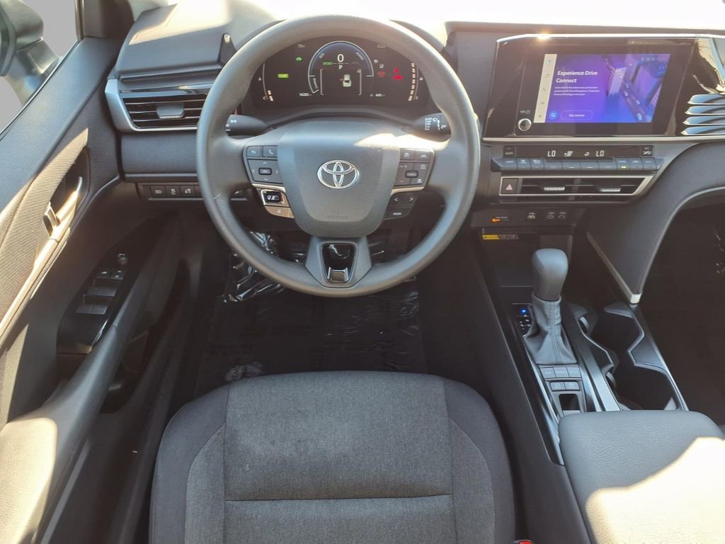 Used 2025 Toyota Camry LE image 4