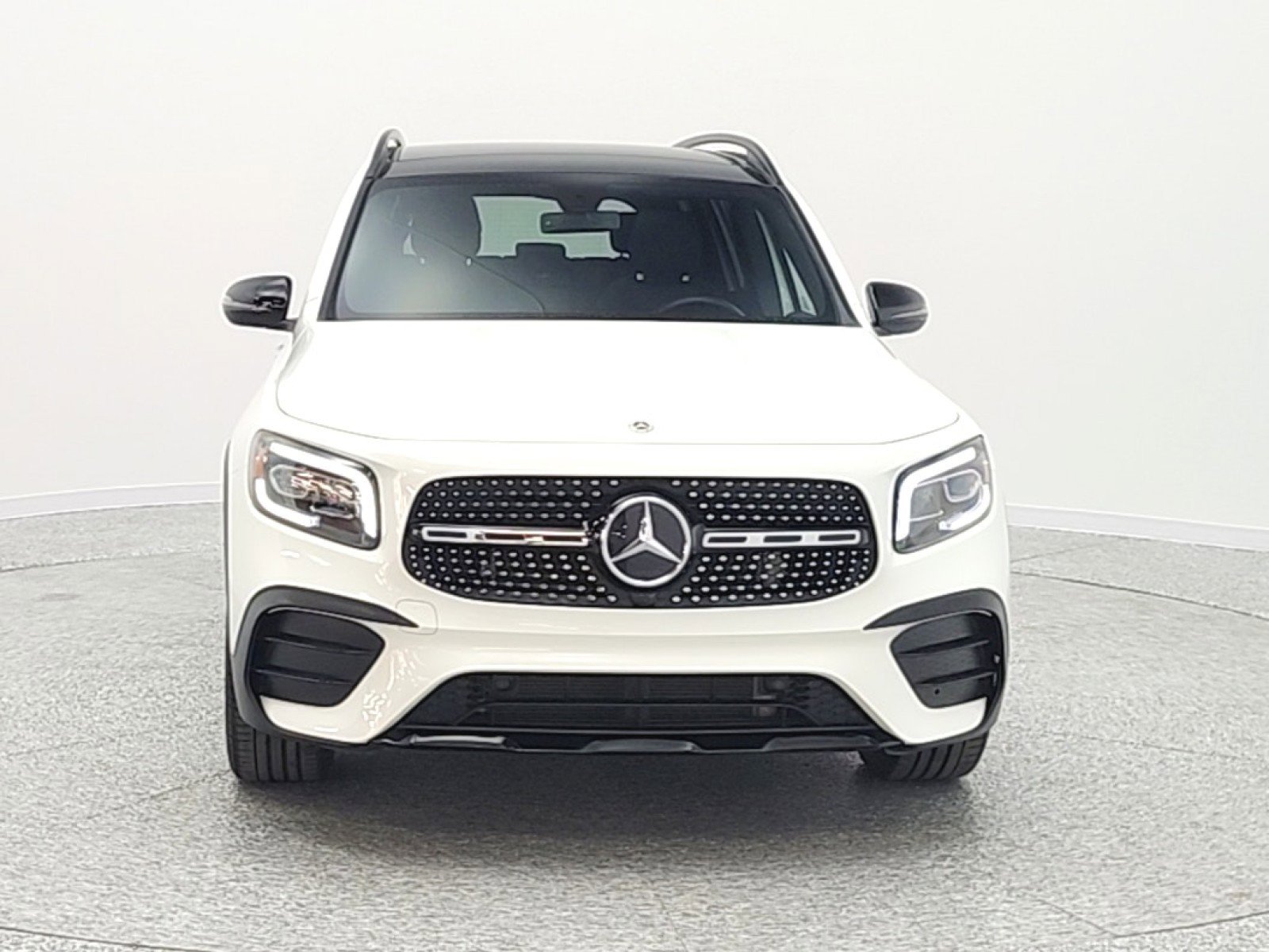 Used 2023 Mercedes-Benz GLB 250 image 2