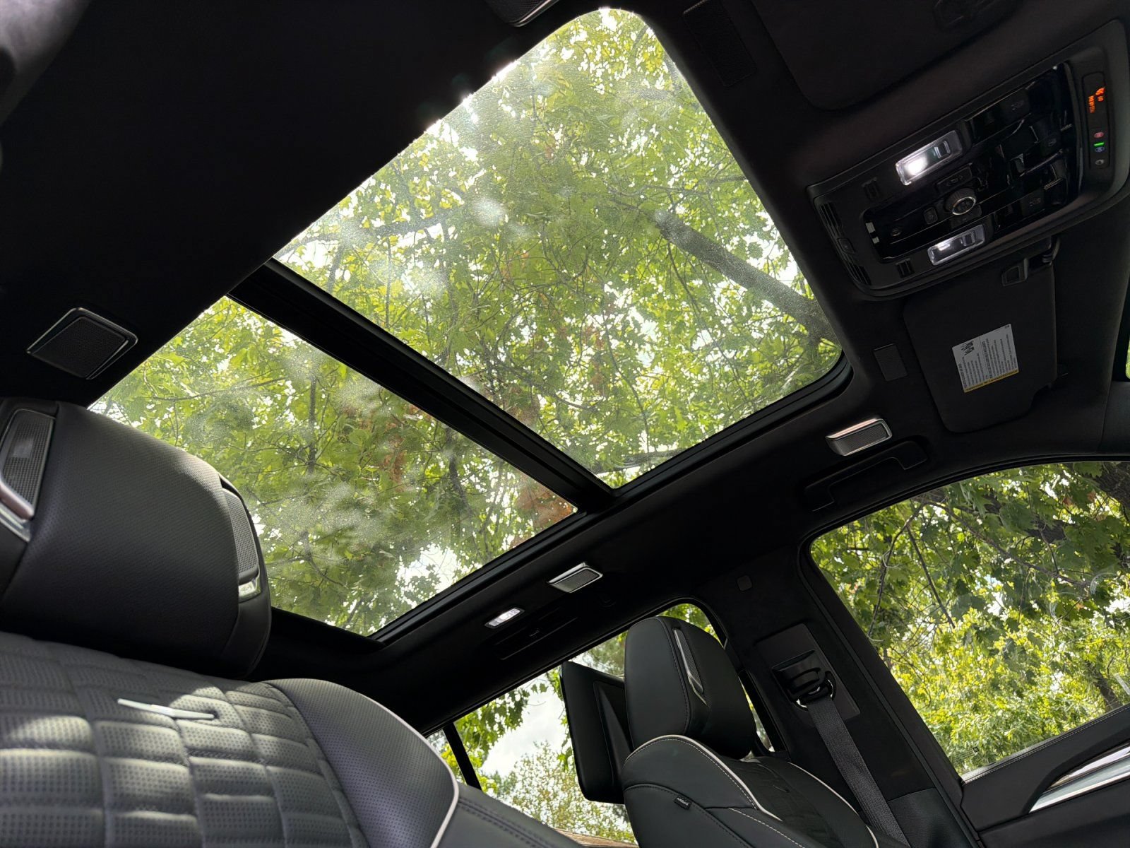 Used 2025 Cadillac Escalade ESV Sport Platinum w/ LPO, Floor Liner Package AWD/4WD image 17