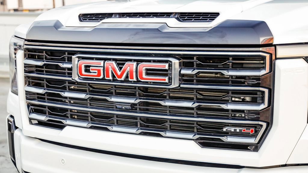 Used 2025 GMC Sierra 2500 AT4 image 6