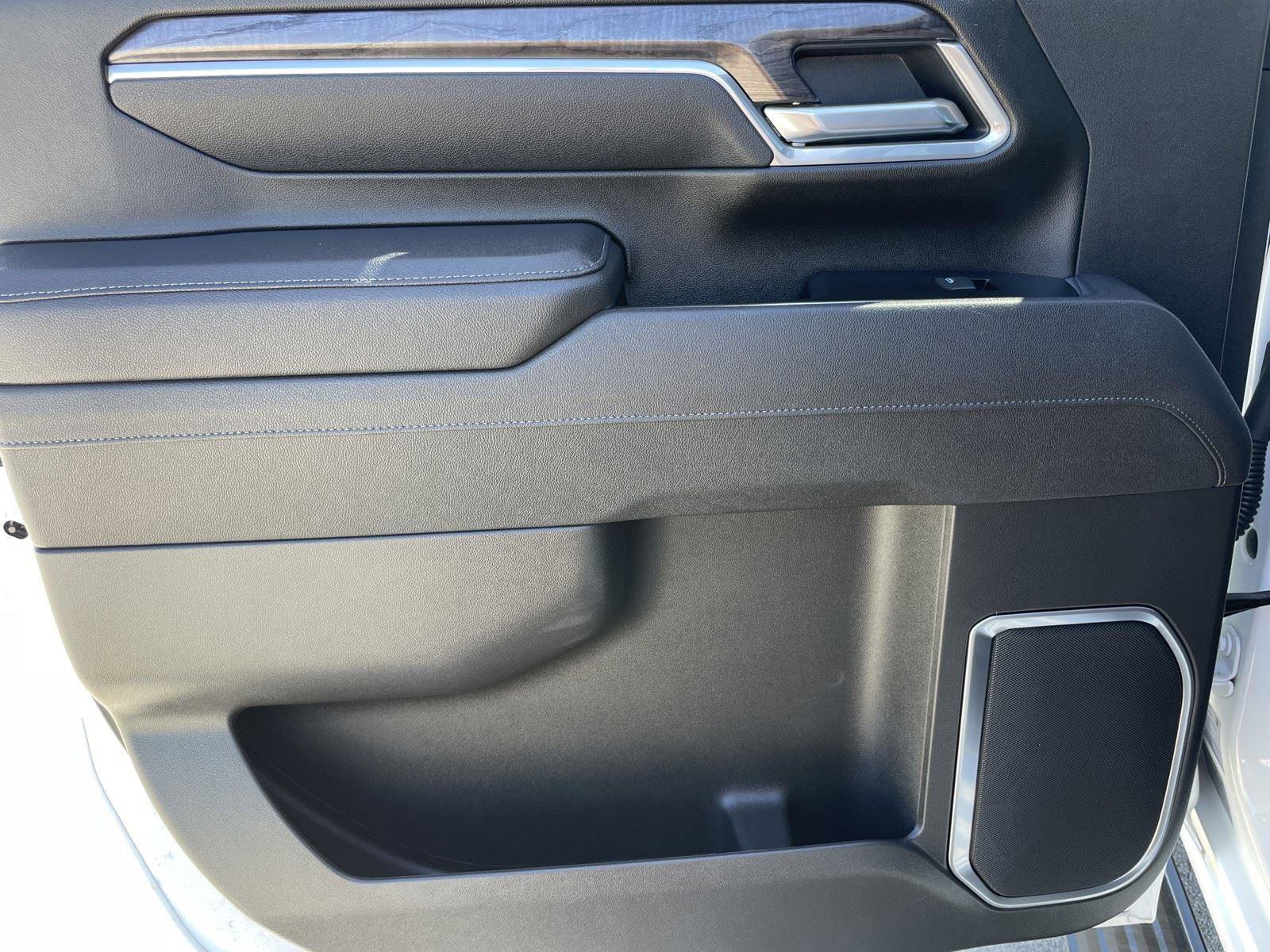 Used 2025 Chevrolet Silverado 3500 LTZ w/ LTZ Texas Edition image 21