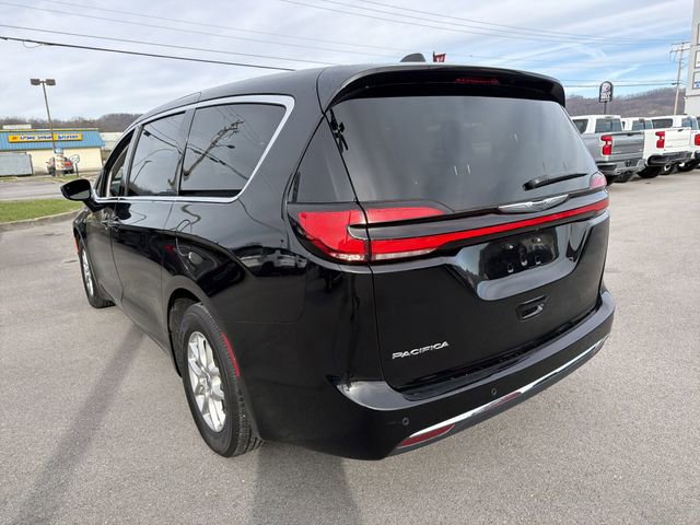 Used 2024 Chrysler Pacifica Touring-L image 8
