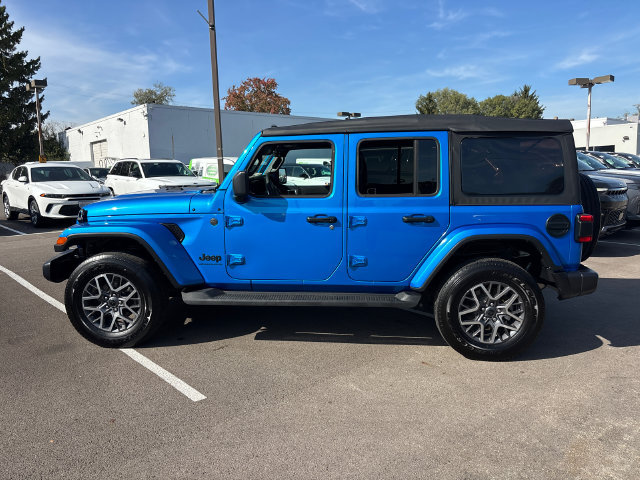 Used 2025 Jeep Wrangler Unlimited Sahara AWD/4WD image 6