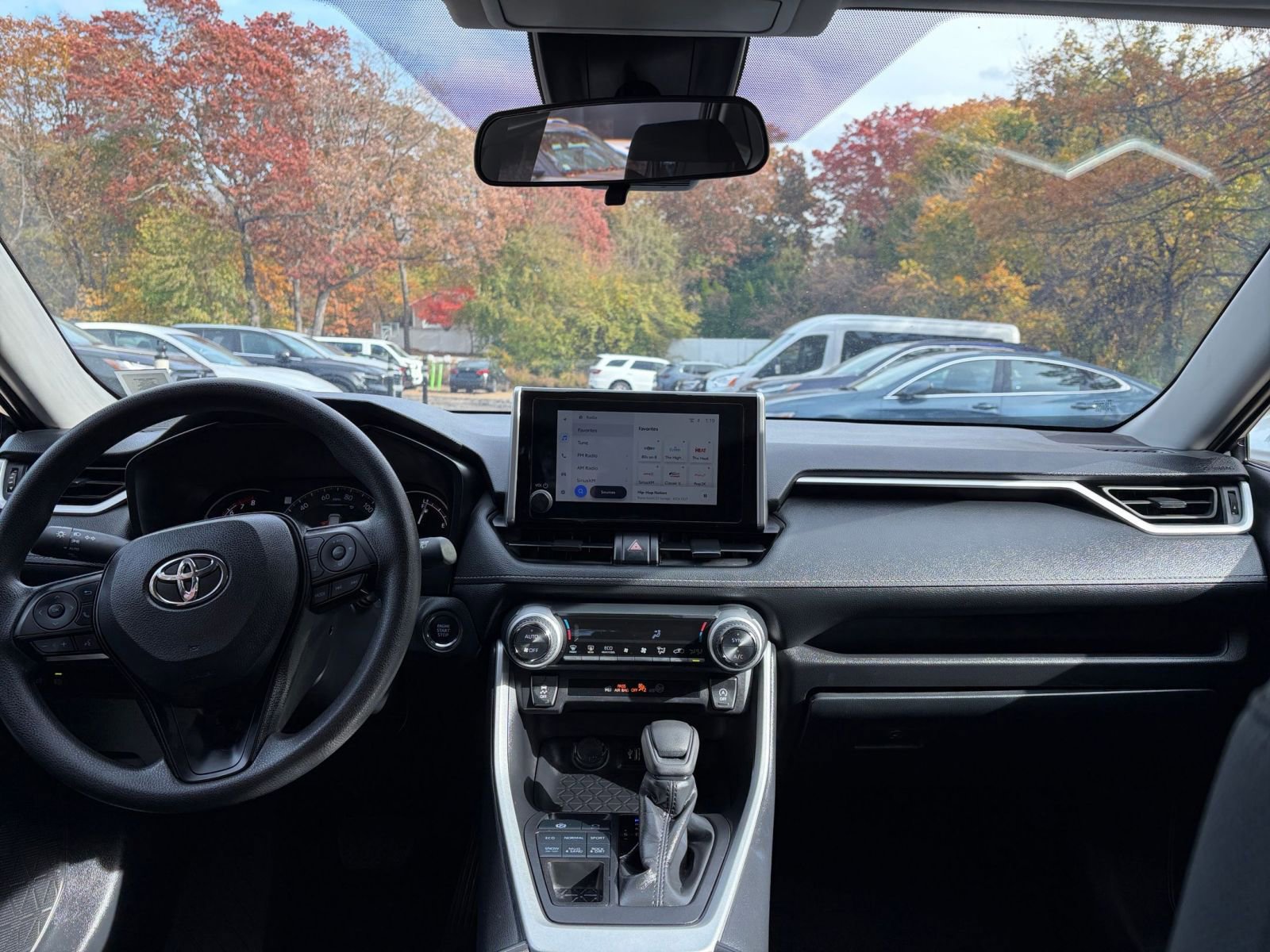 Used 2025 Toyota RAV4 XLE image 33