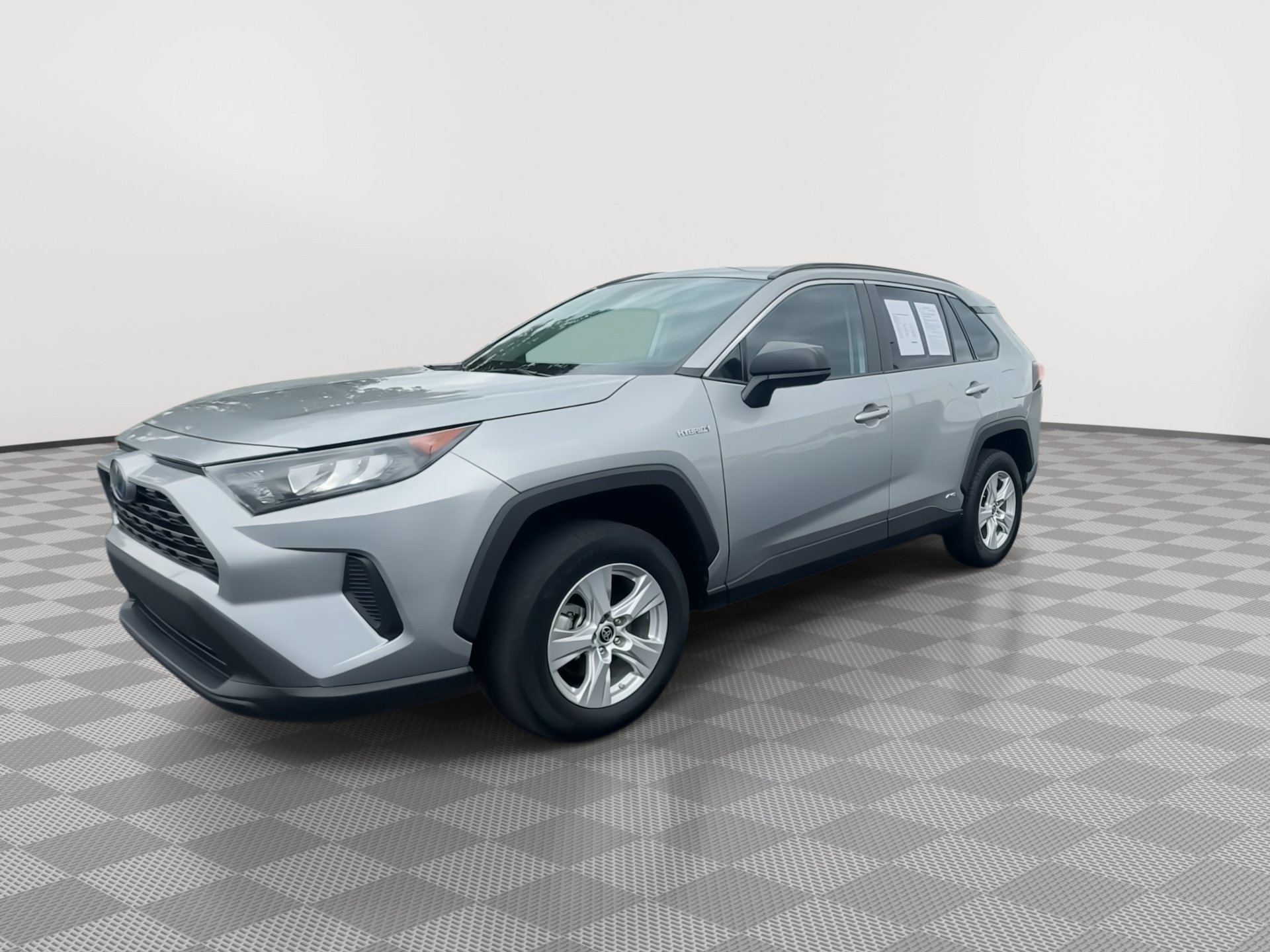 Used 2021 Toyota RAV4 LE AWD/4WD image 4