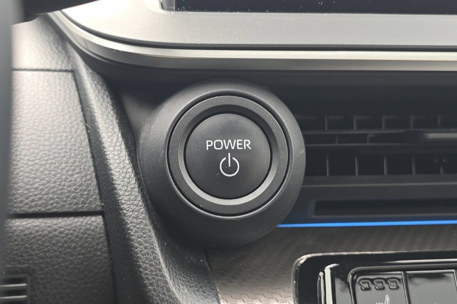 Used 2024 Toyota Prius XLE AWD/4WD image 19