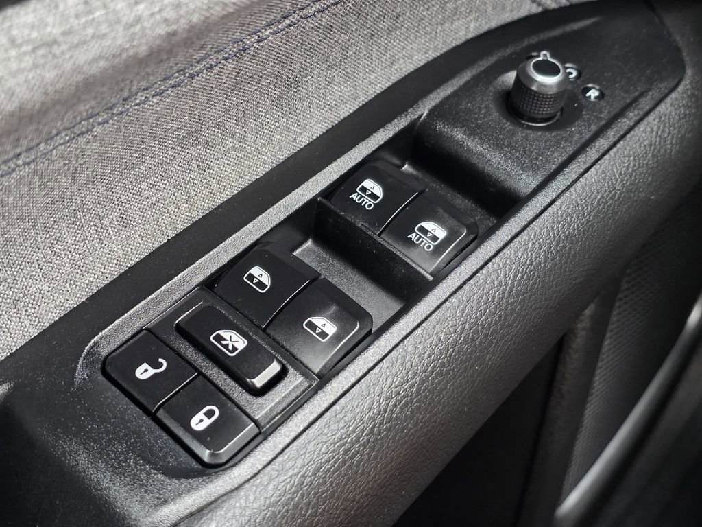 Used 2024 Jeep Compass Sport image 30