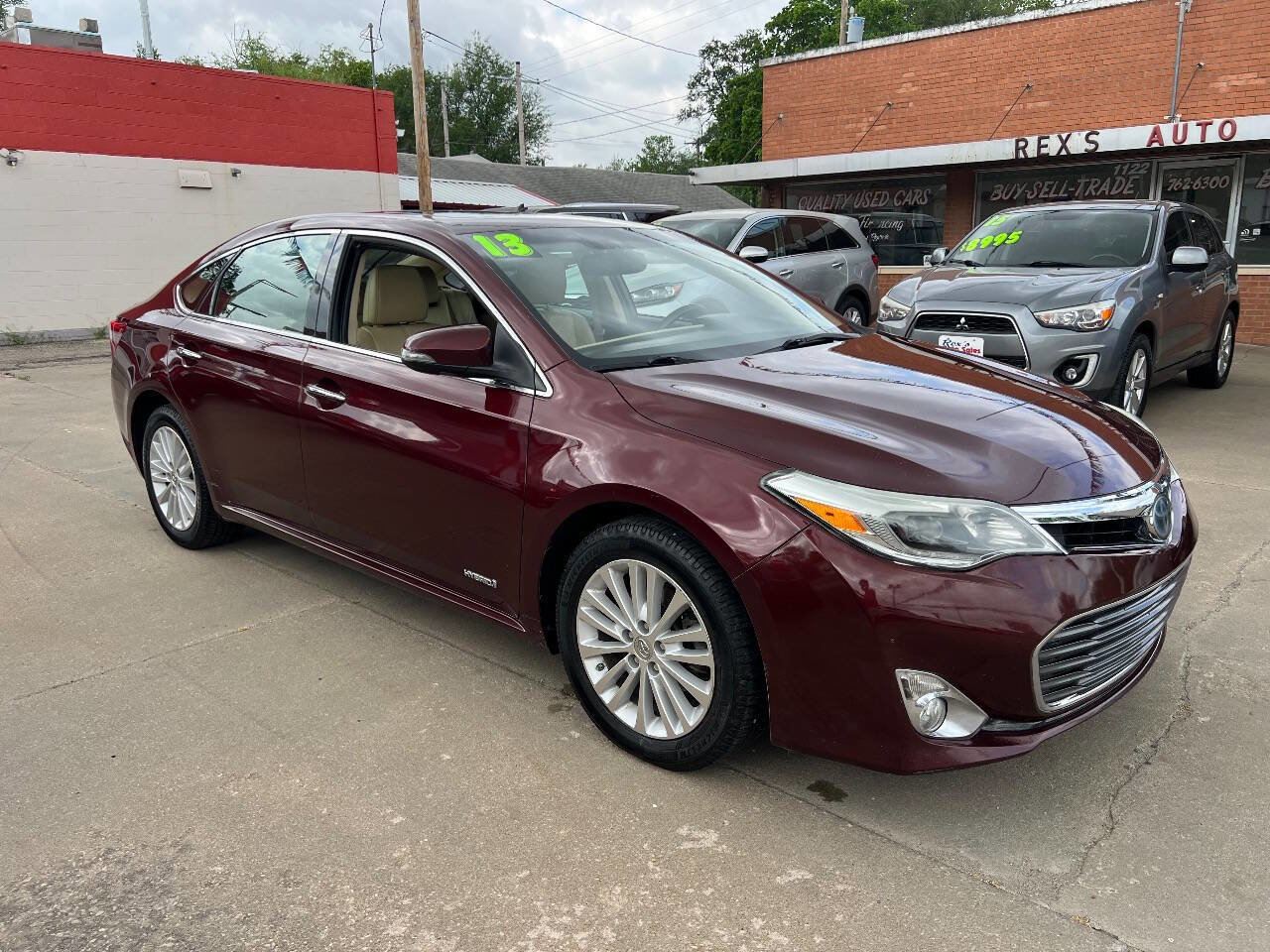 Used 2013 Toyota Avalon Limited w/ Technology Pkg FWD image 4