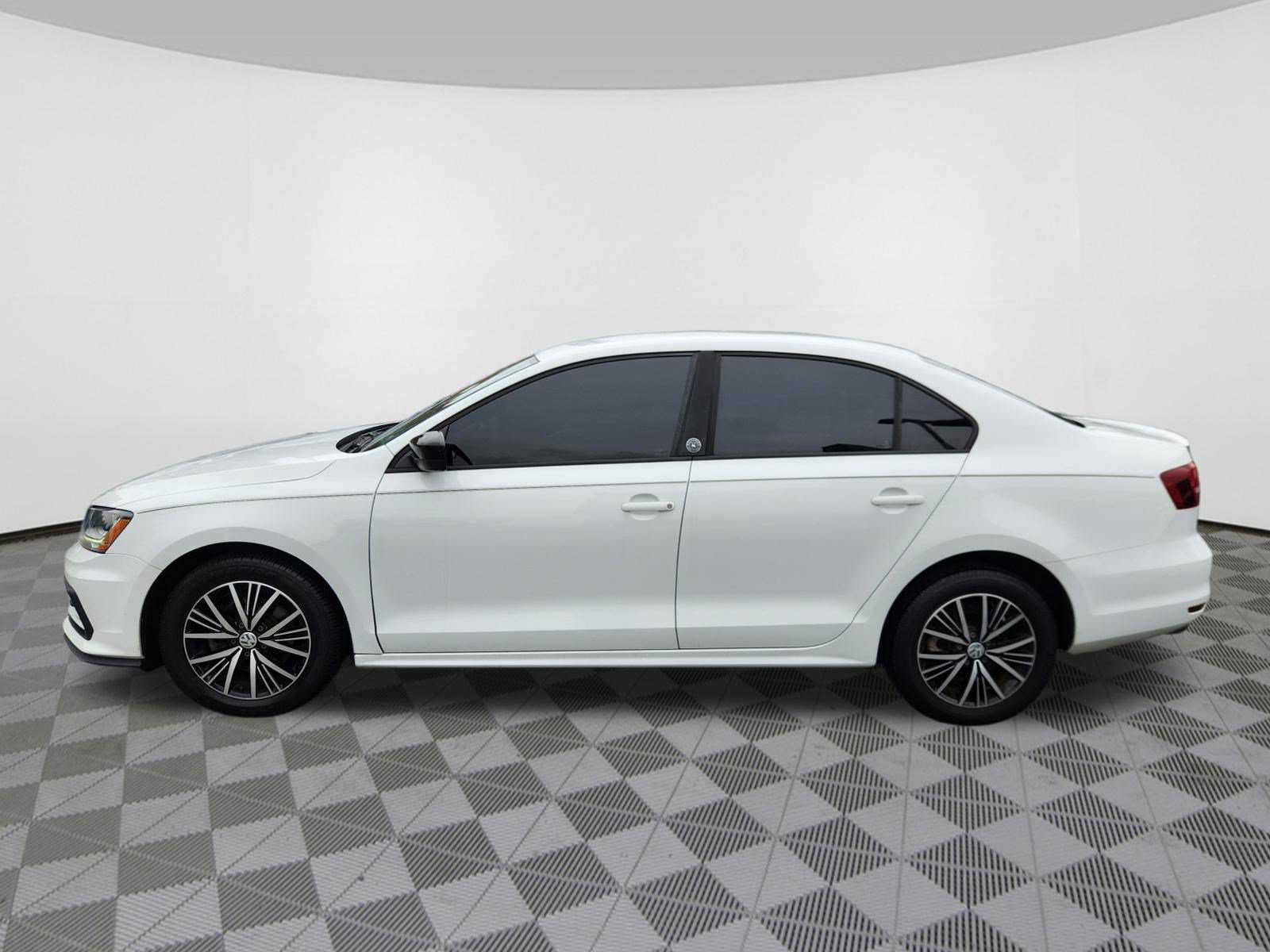 Used 2018 Volkswagen Jetta Wolfsburg Edition FWD image 5