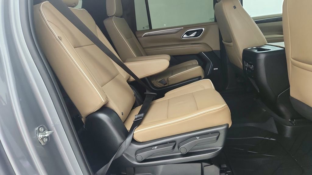 Used 2023 Chevrolet Suburban Premier image 35