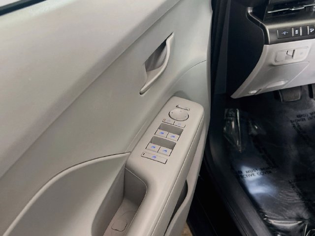 Used 2025 Hyundai Kona SEL FWD image 14