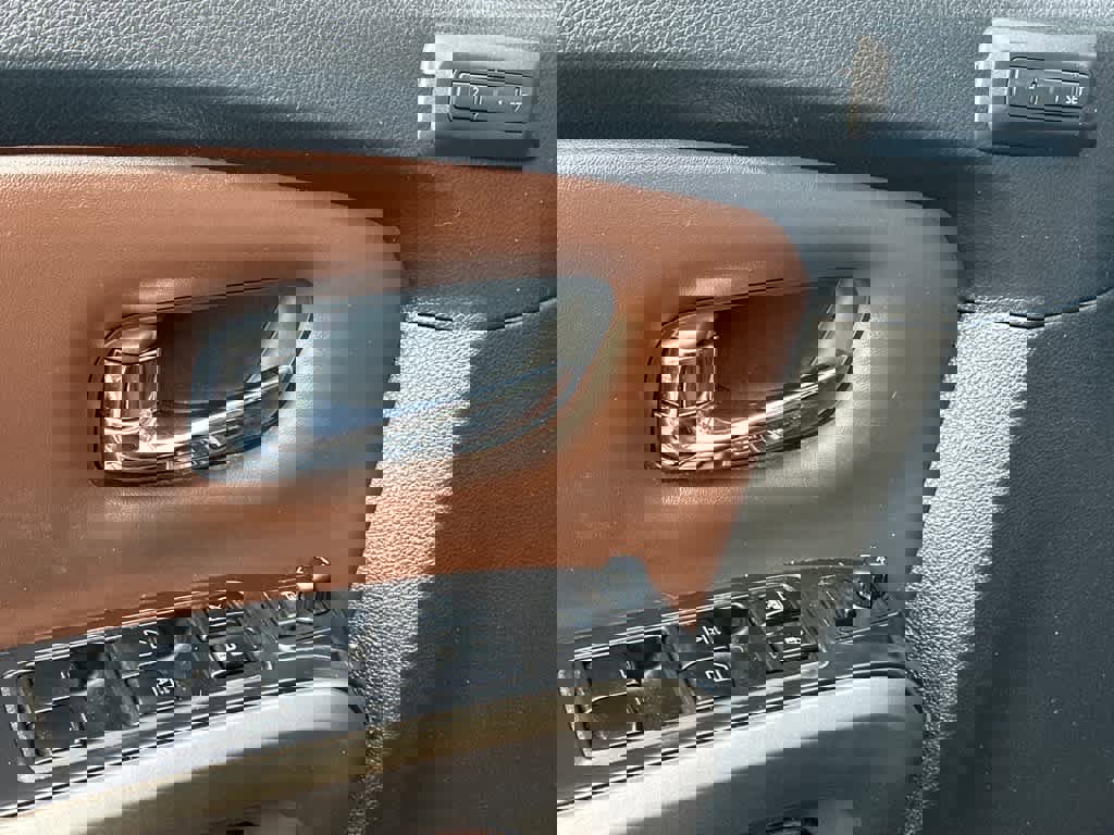 Used 2021 Nissan Titan Platinum Reserve w/ Moonroof Package image 18