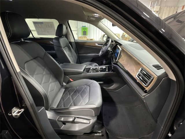 Used 2025 Volkswagen Atlas SE image 29