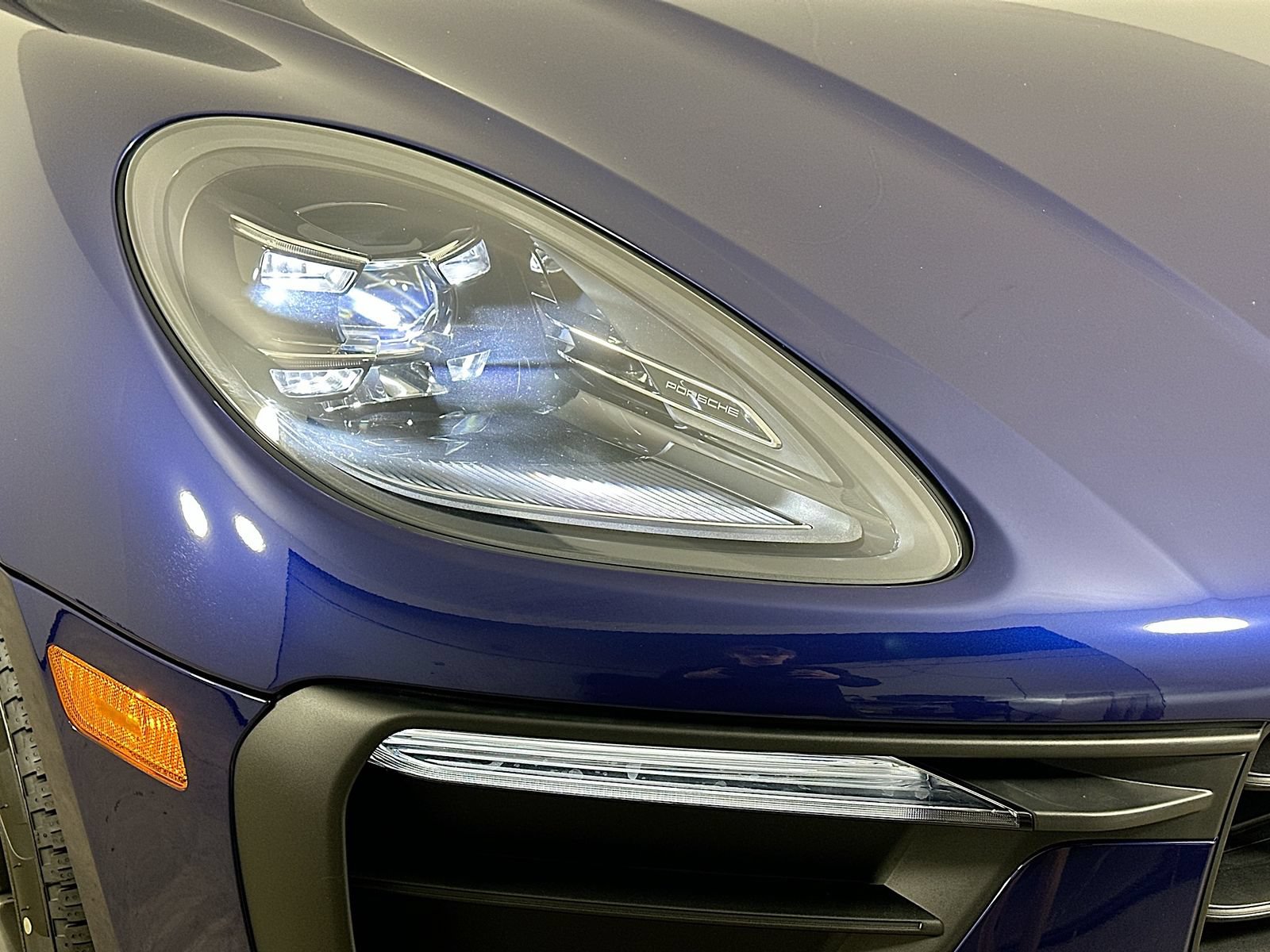 New 2026 Porsche Macan AWD/4WD image 9