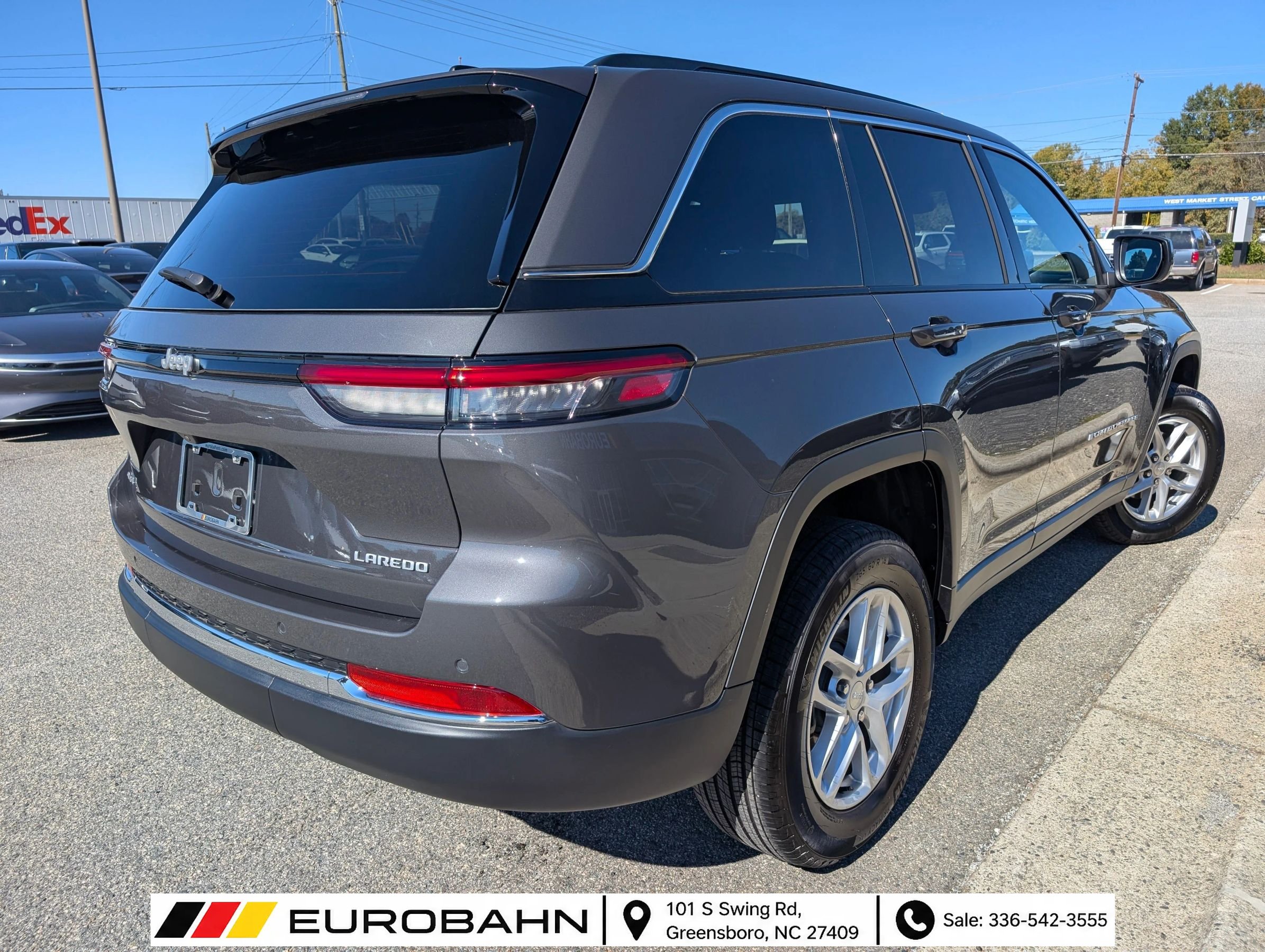 Used 2025 Jeep Grand Cherokee Laredo X AWD/4WD image 5