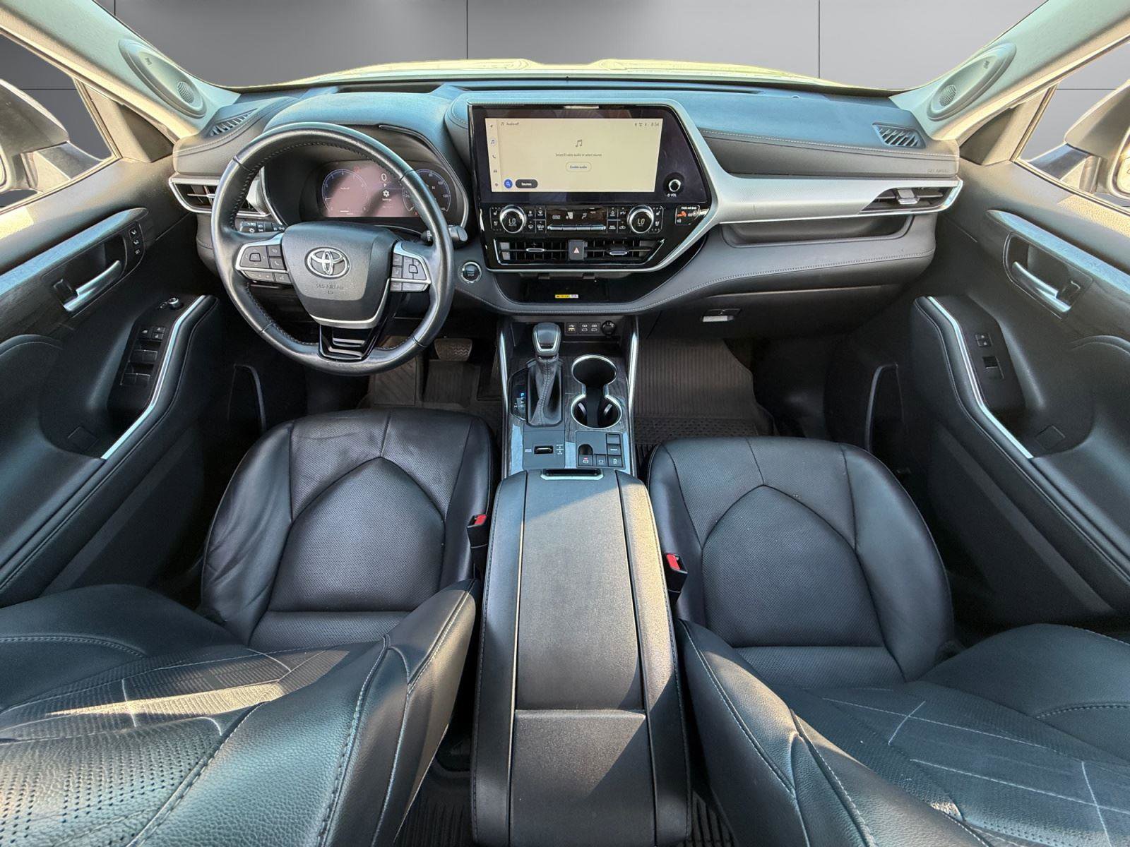 Used 2023 Toyota Highlander Platinum FWD image 11