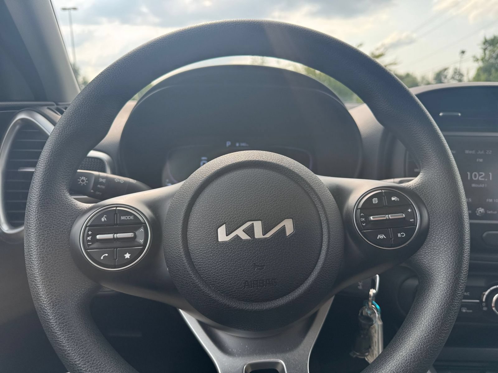 Used 2025 Kia Soul LX w/ LX Technology Package FWD image 25
