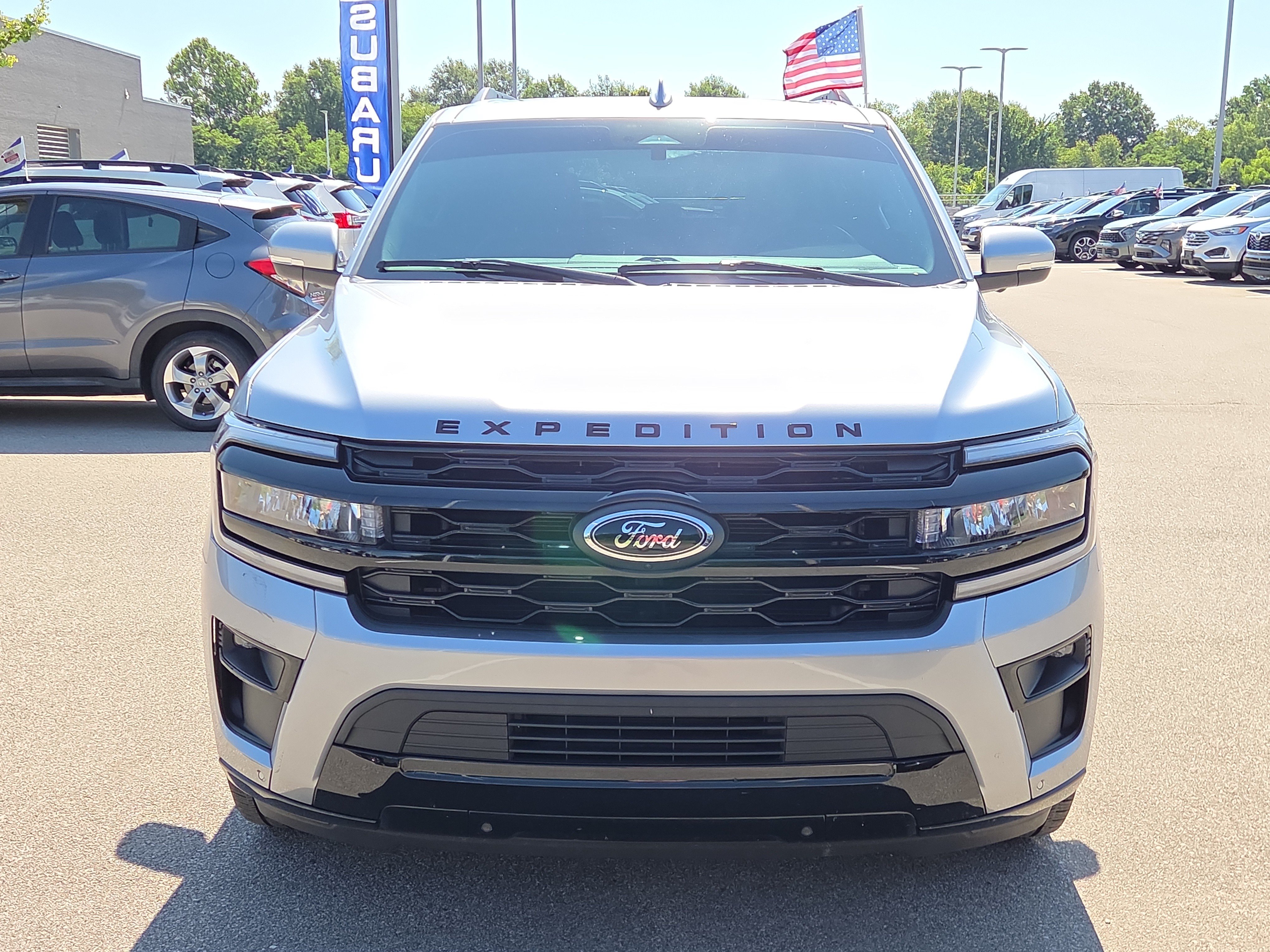 Used 2024 Ford Expedition Limited AWD/4WD image 8