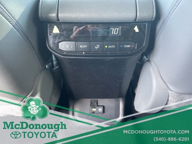 Used 2021 Toyota Highlander XLE image 6
