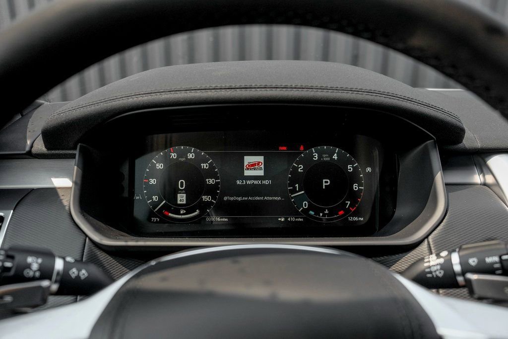 Used 2025 Land Rover Discovery Dynamic SE image 11
