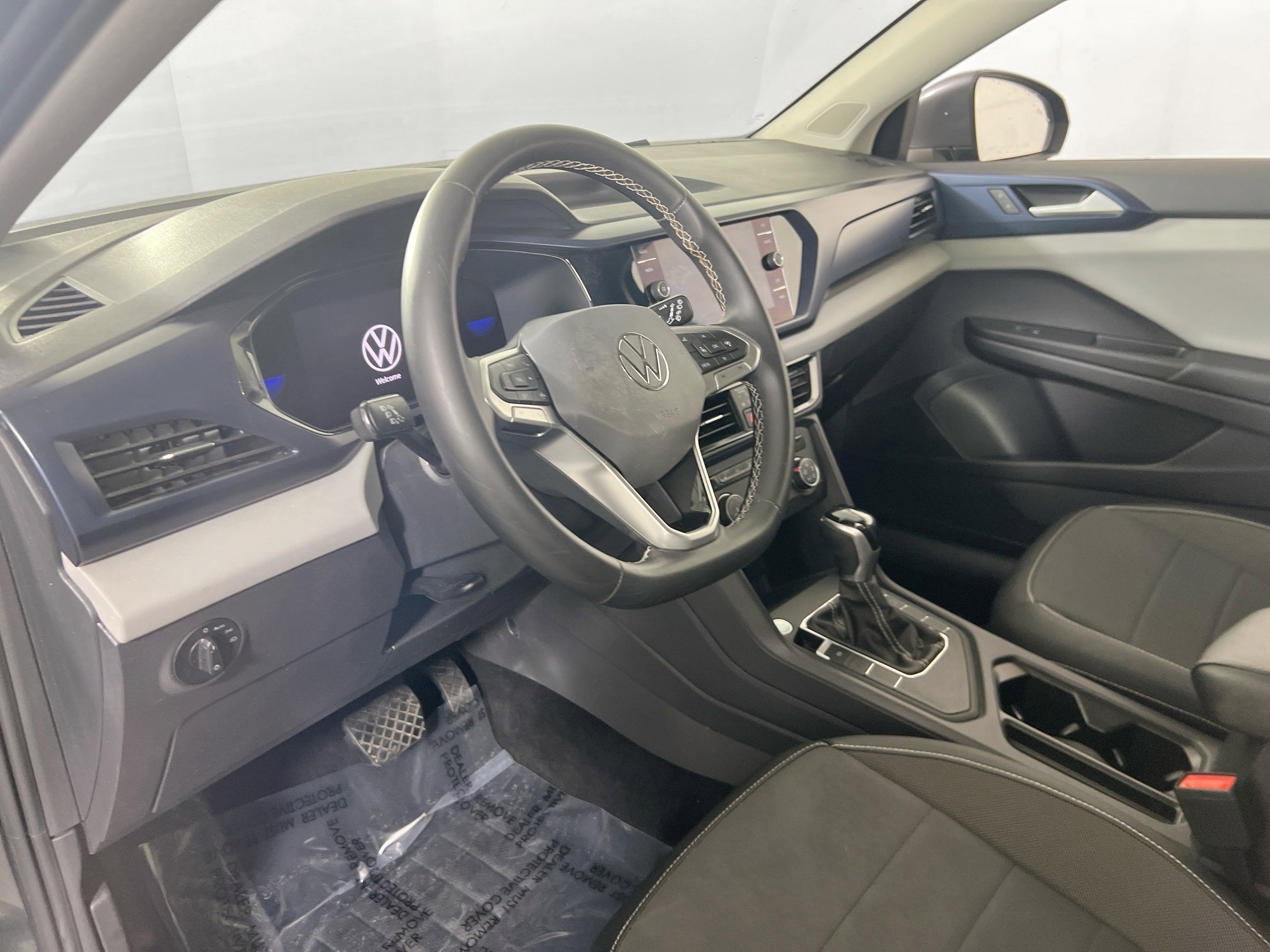 Used 2022 Volkswagen Taos SE FWD image 9