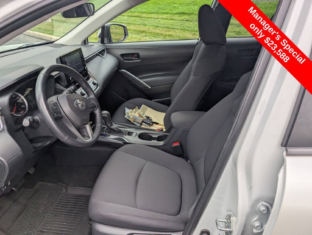 Used 2022 Toyota Corolla Cross LE AWD/4WD image 17
