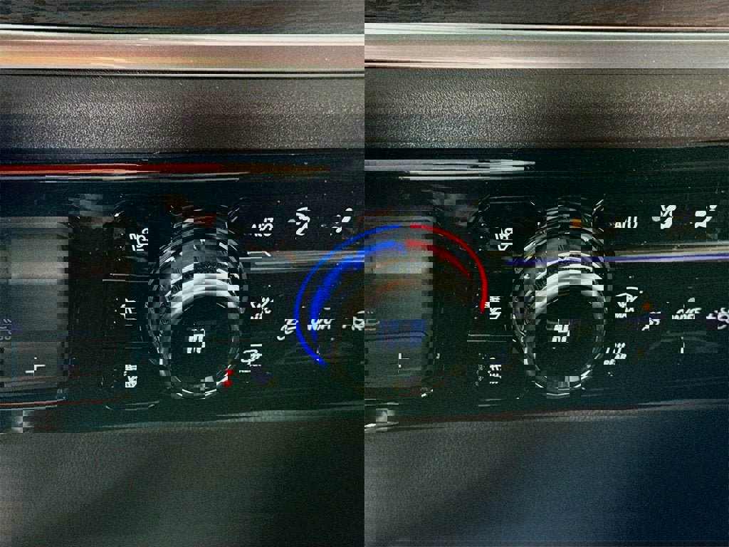 New 2026 GMC Sierra 2500 SLT w/ SLT Premium Package image 16