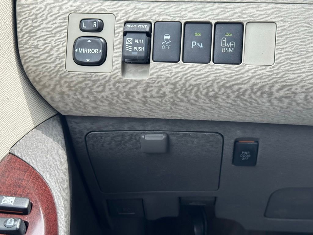 Used 2014 Toyota Sienna XLE FWD image 34