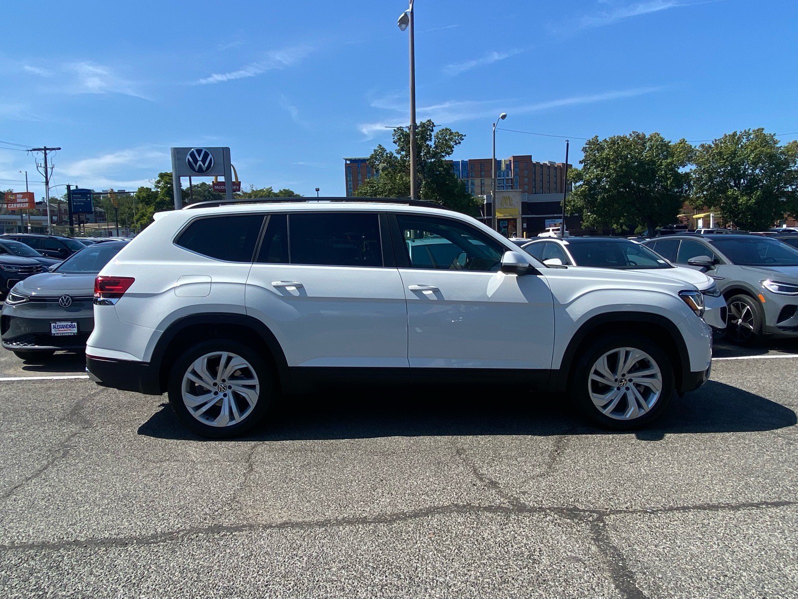 Used 2022 Volkswagen Atlas SE AWD/4WD image 2
