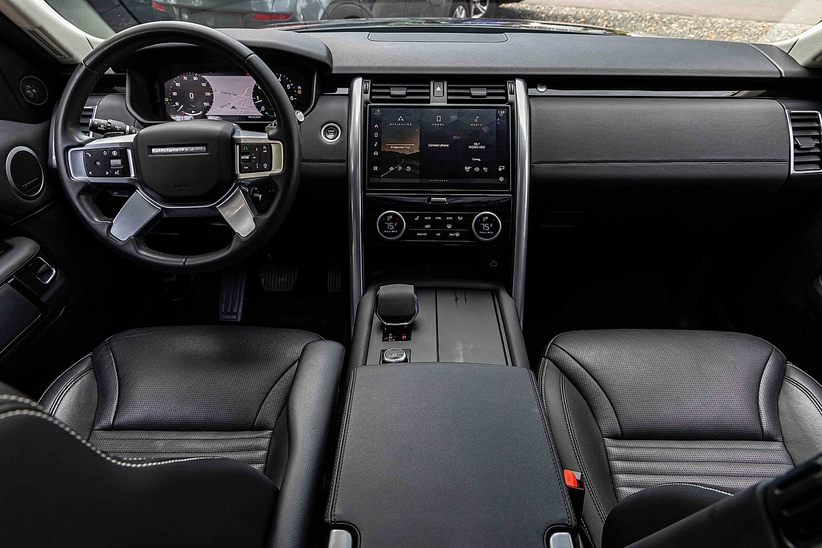 Used 2024 Land Rover Discovery S image 21