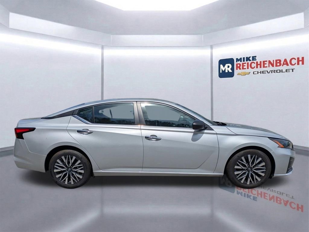 Used 2024 Nissan Altima 2.5 SV video 3