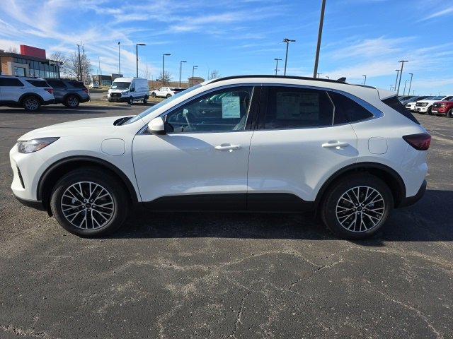 New 2026 Ford Escape SE w/ Class II Trailer Tow Package image 2