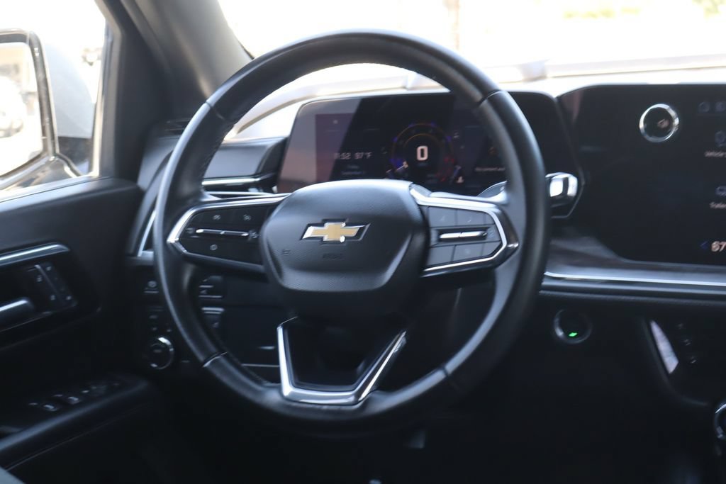 Used 2025 Chevrolet Suburban LT AWD/4WD image 27