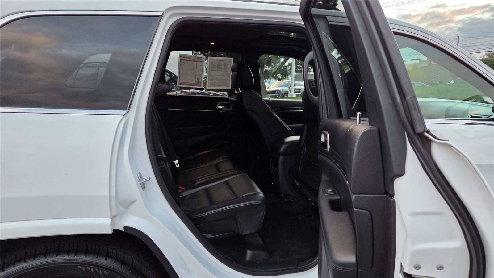 Used 2018 Jeep Grand Cherokee Overland AWD/4WD image 31