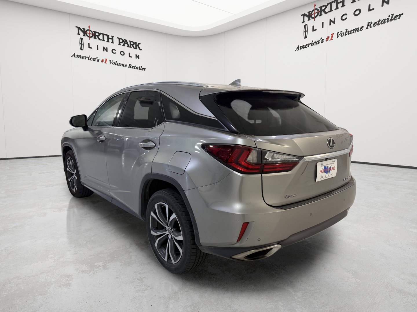 Used 2018 Lexus RX 350 FWD w/ Premium Package image 3