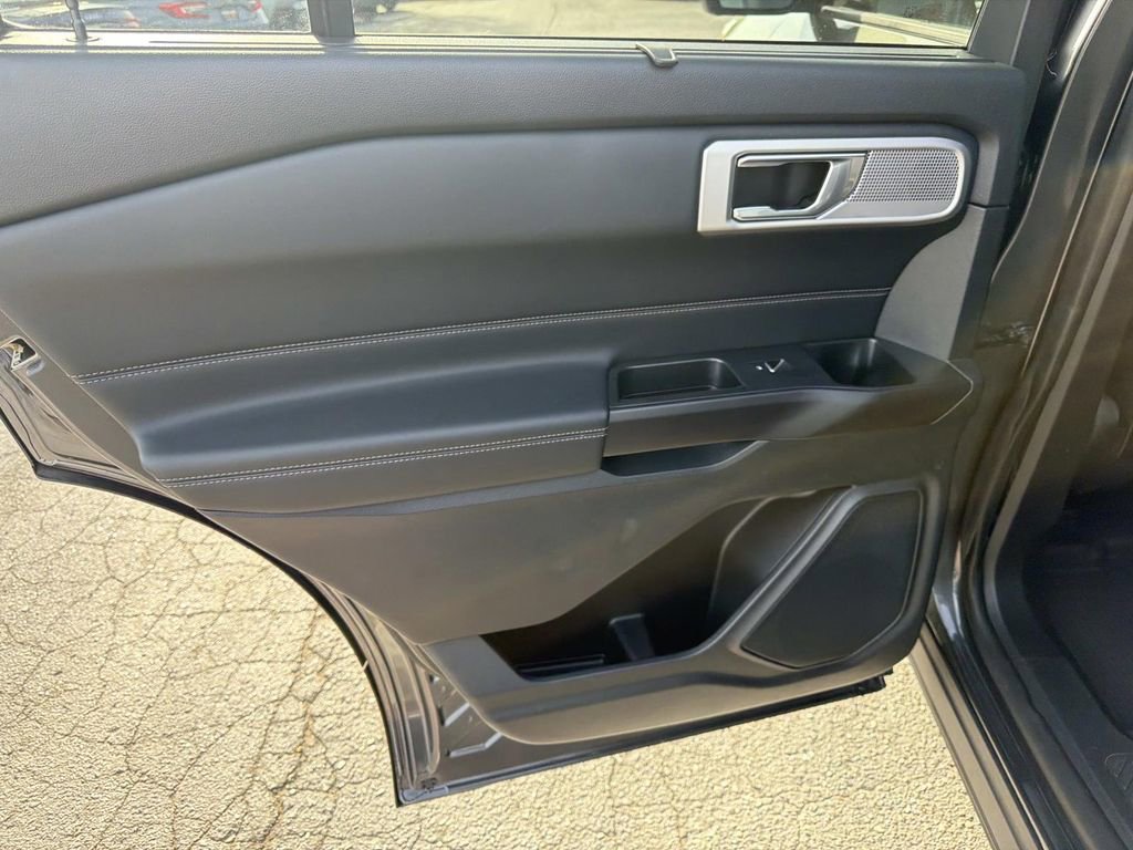 Used 2020 Ford Explorer Limited w/ Class III Trailer Tow Package AWD/4WD image 15