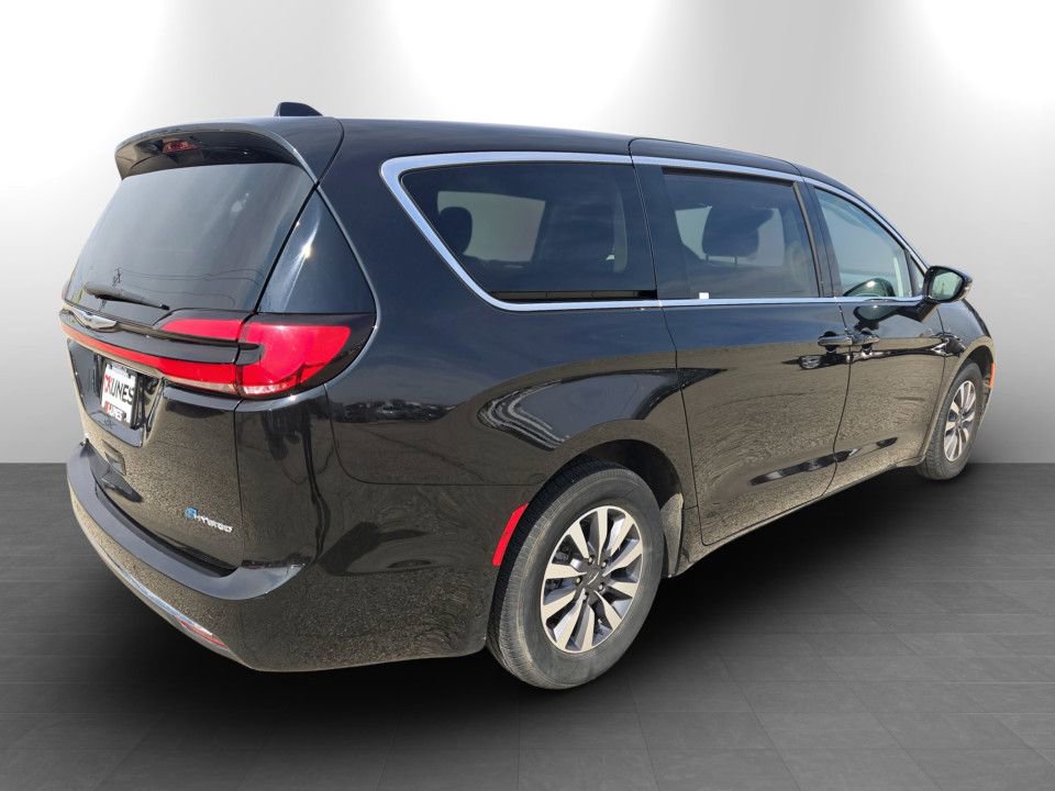 Used 2024 Chrysler Pacifica Select image 7