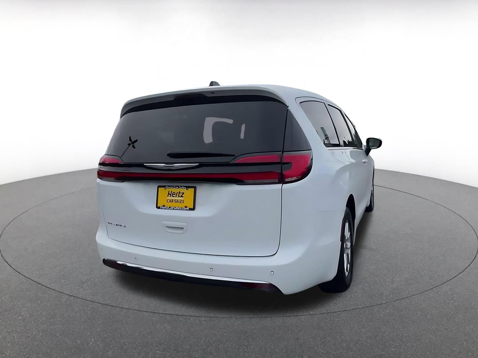 Used 2025 Chrysler Pacifica Select FWD image 13